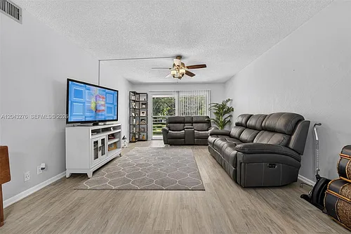2404 Antigua Cir #M2 Photo 1
