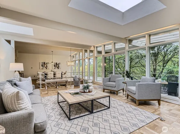 9401 45th Avenue NE, Seattle, WA 98115