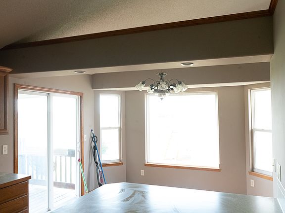 Kitchen & Dining