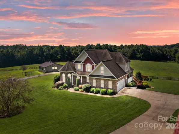 861 Tabor Rd, Olin, NC 28660