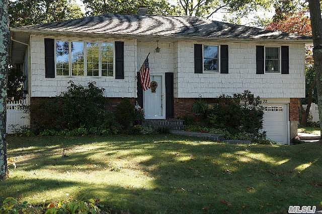 1st image of 32 Sandy Hollow Dr