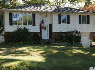 32 Sandy Hollow Dr, Smithtown, NY 11787