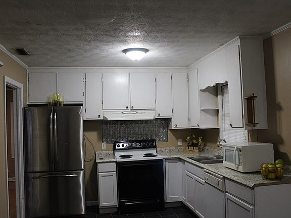 4th image of 6 Judy Ln