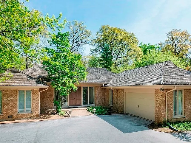 105 Sycamore Pl photo 1