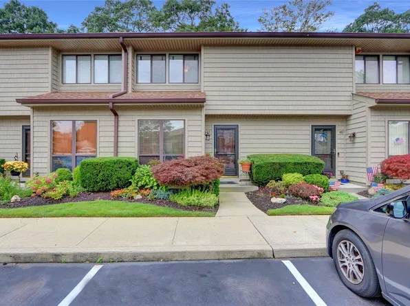 41 Stanford Court #41, Wantagh, NY 11793