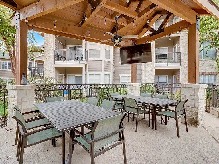 Riverbend Apartments — Photo 35