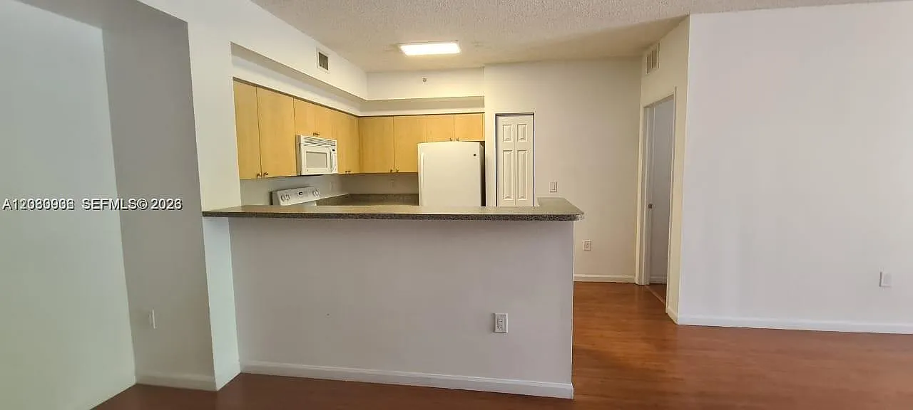 El-Ad Nob Hill Condo — Photo 4
