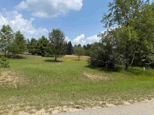 101 Westchester Ct, Gladwin, MI 48624