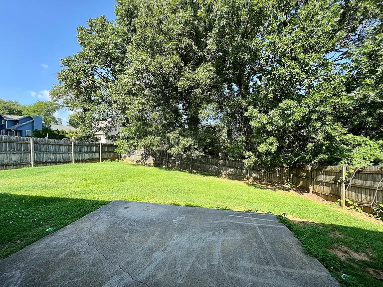 1424 Clear Brook Dr — Photo 15