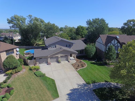 2nd image of 9100 Briarwood Ln
