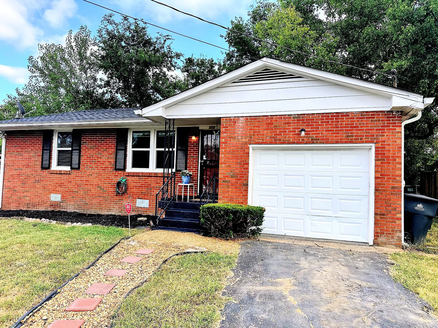 3 bed, 1150 sqft, $1,995 — Photo 3