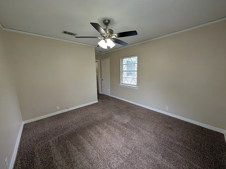 1605 Maple Dr — Photo 9