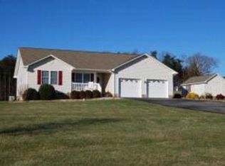 90 Estate Dr, Glade Hill, VA 24092