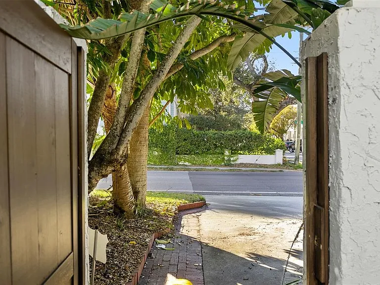 2943 W Bayshore Ct — Photo 52