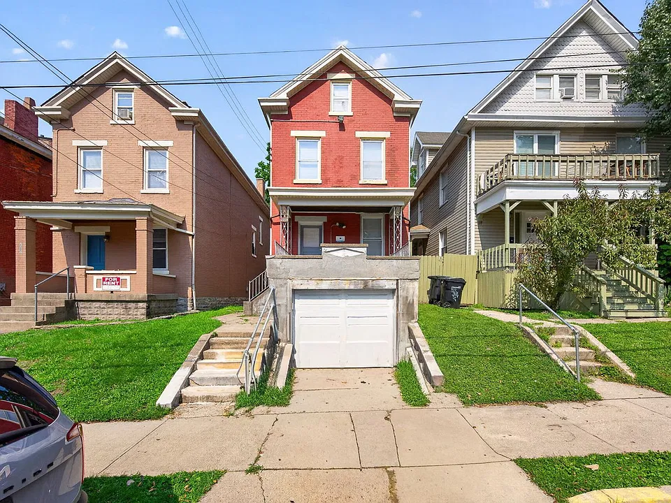 2359 Stratford Ave
