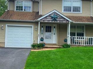 41 Tree Bark Ln, Holland, PA 18966