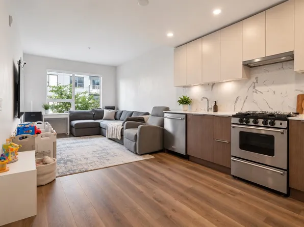 645 Como Lake Ave #217, Coquitlam, BC V3J 0N9