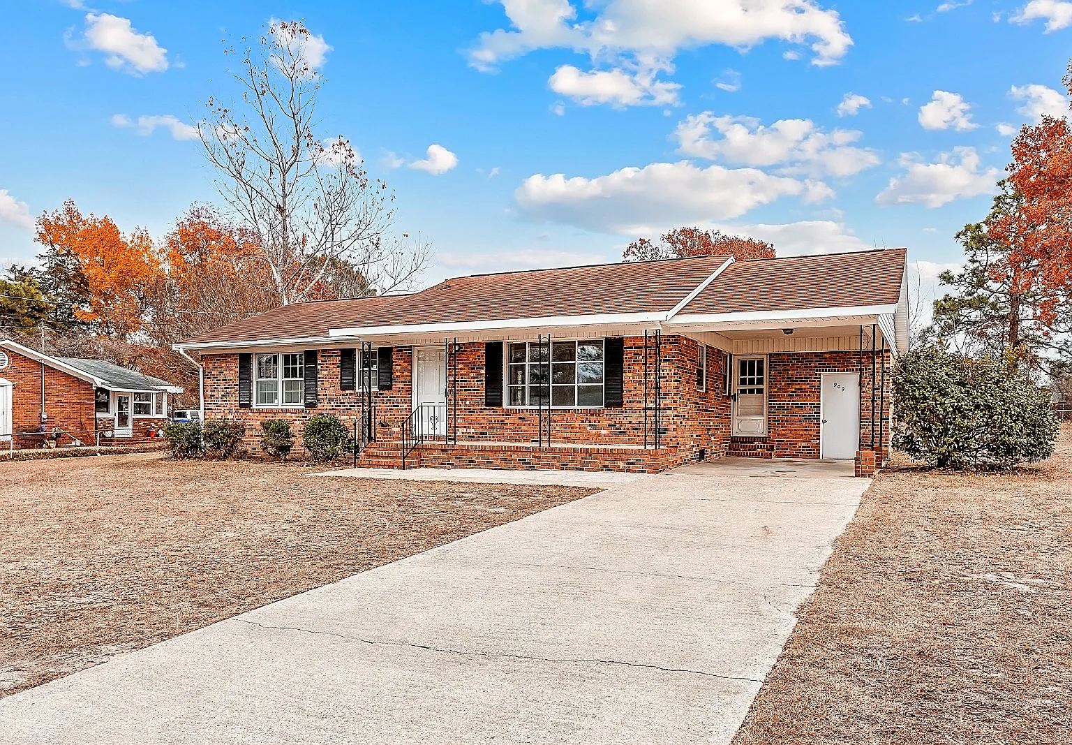 3 bed, 1.0 bath, 1178 sqft, $1,325 — Photo 3
