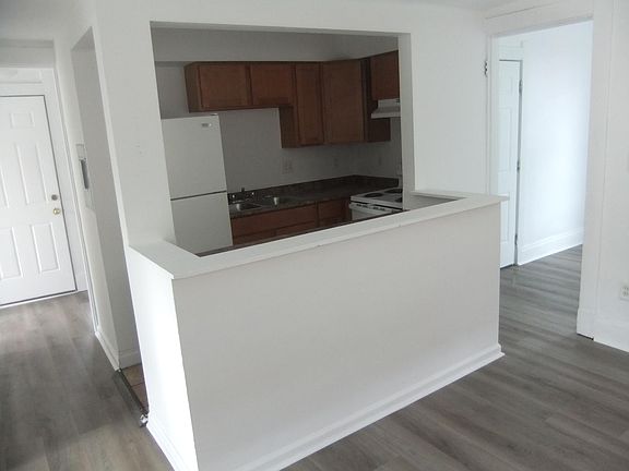 3rd image of 2536 Highland Ave #3