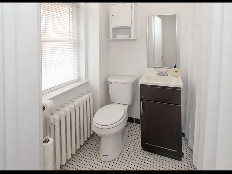 109 W Monument St #B — Photo 6