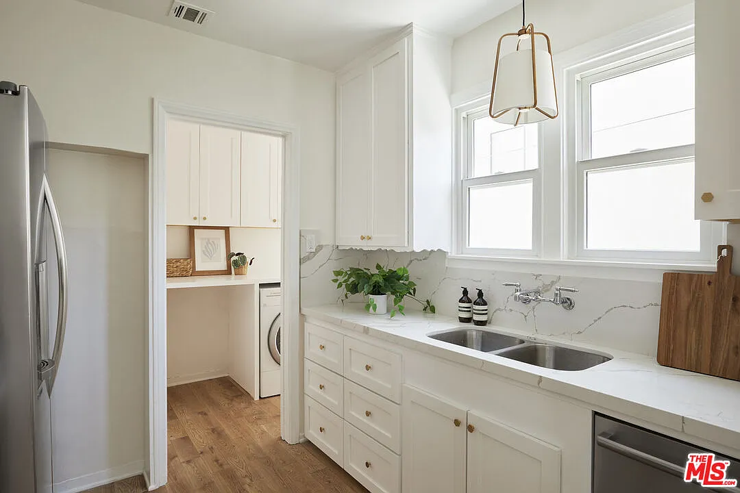 2 bed, 1.0 bath, 1200 sqft, $7,000 — Photo 2