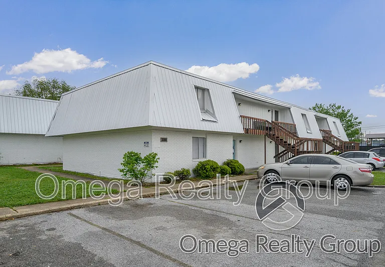 Camelot Apartments — Photo 16