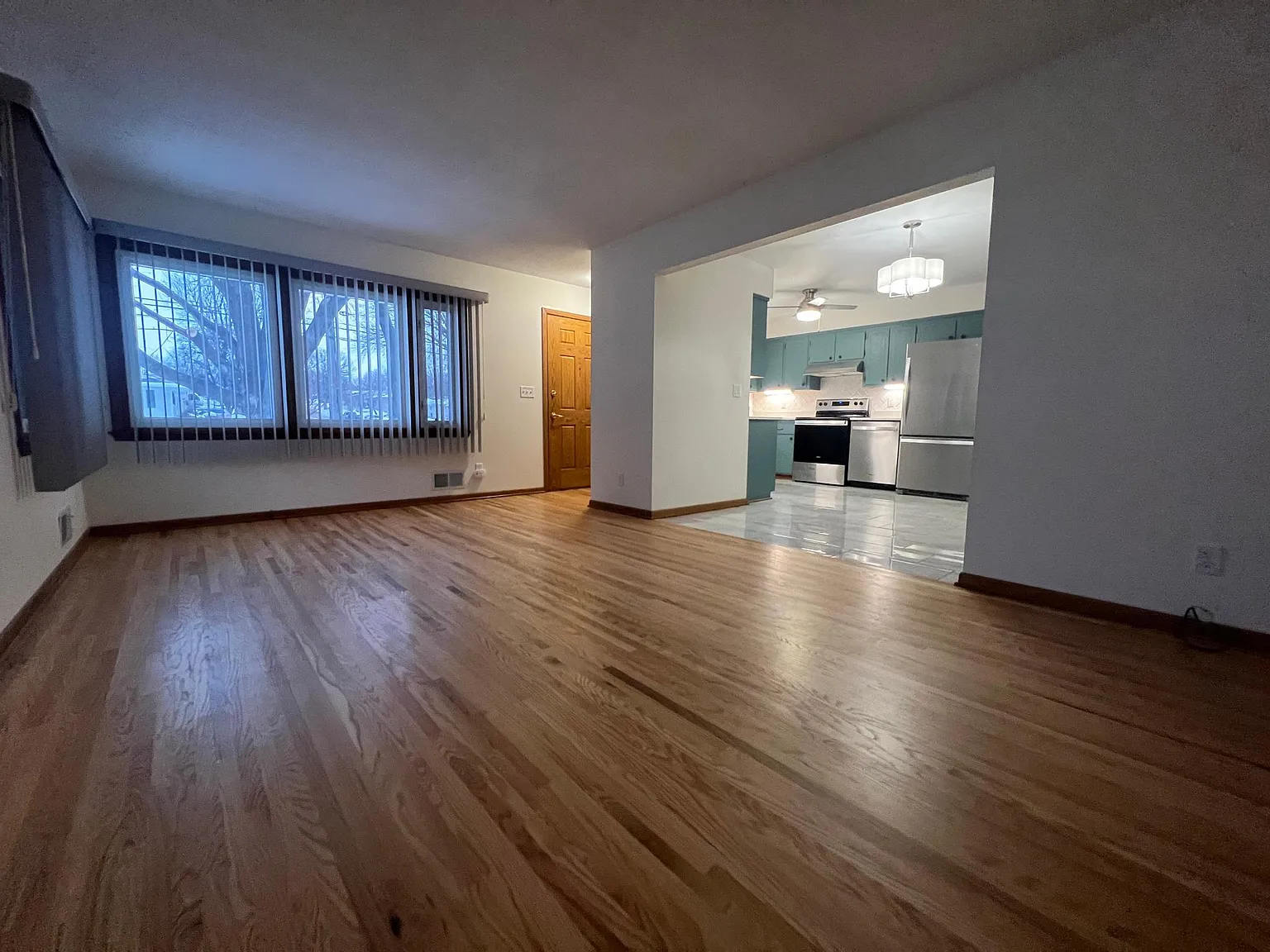 3 bed, 2056 sqft, $2,195 — Photo 4