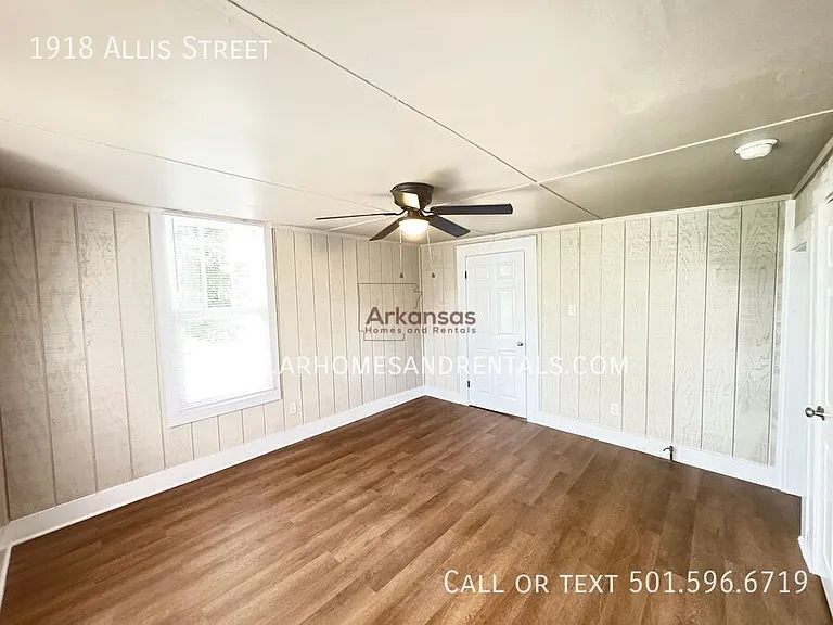 1918 Allis St — Photo 8