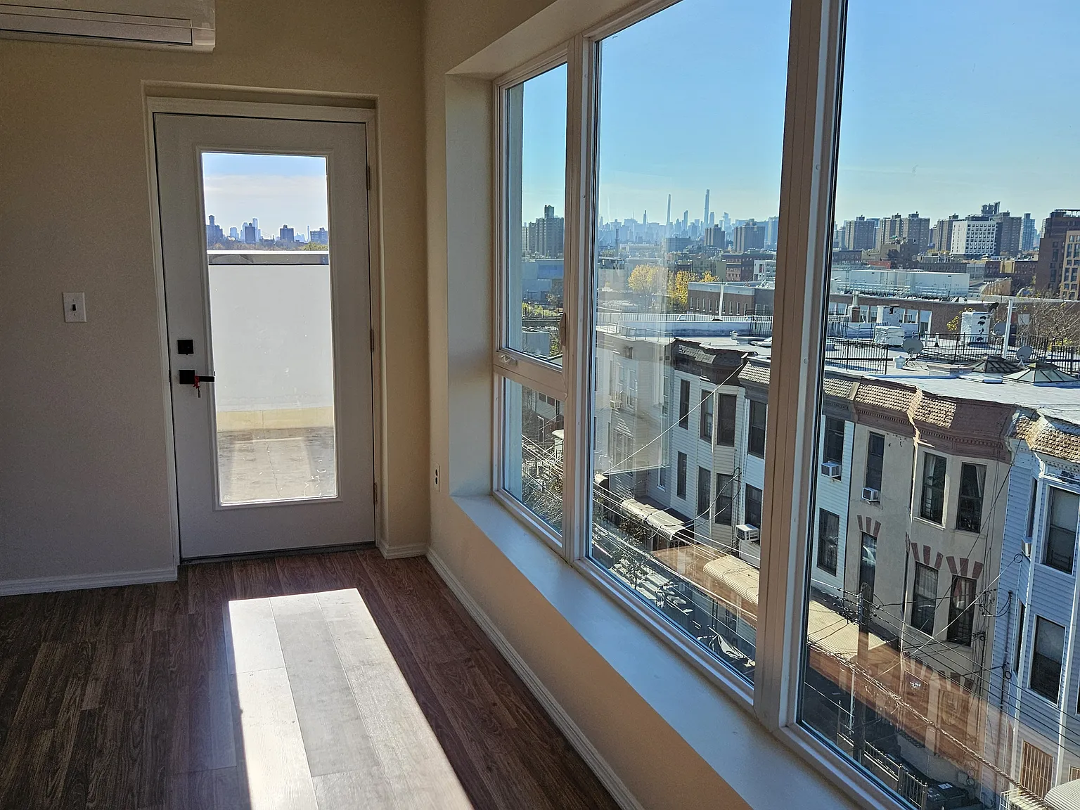 1 bed, 540 sqft, $2,696 — Photo 4