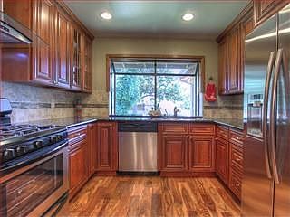 5th image of 627 Crestmoor Dr