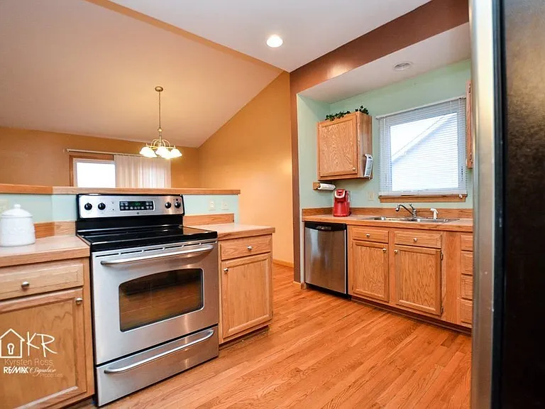 631 Tall Grass Dr — Photo 7