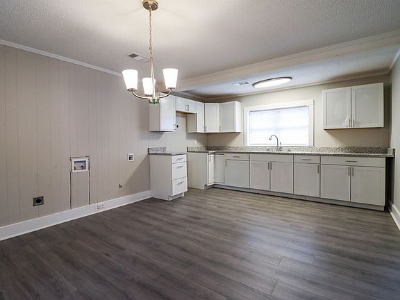 5th image of 1115 Merriman Ave