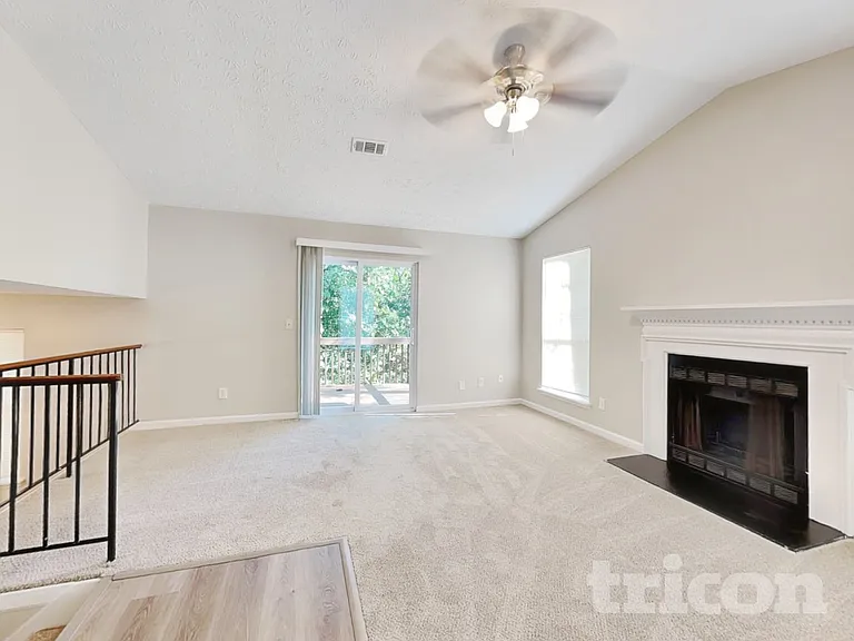 2755 Wildflower Ln — Photo 3