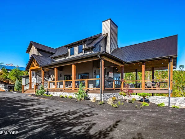 719 Pinecrest Ct, Gatlinburg, TN 37738