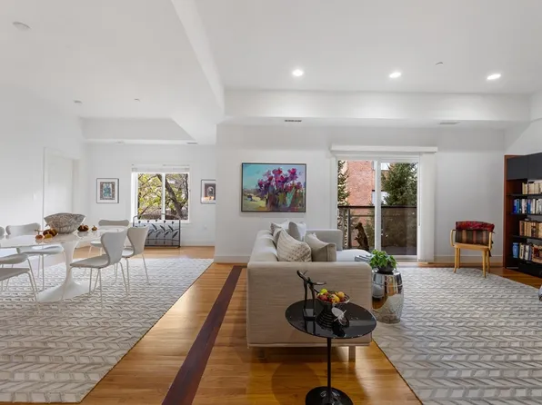 310 Hammond Pond Pkwy Unit 302, Brookline, MA 02467