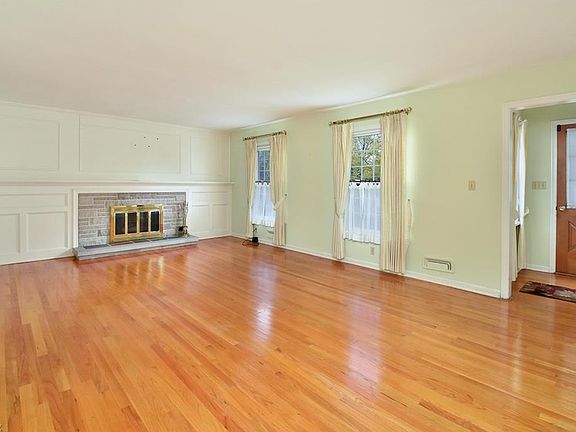 5th image of 2599 Stoner Ave