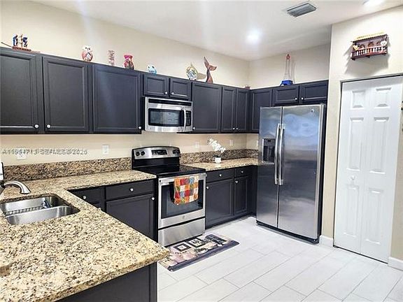 5th image of 11887 SW 150th Pl #Townhouse 11887