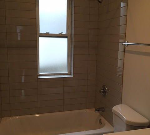 4th image of 1606 W Belle Plaine Ave #2K