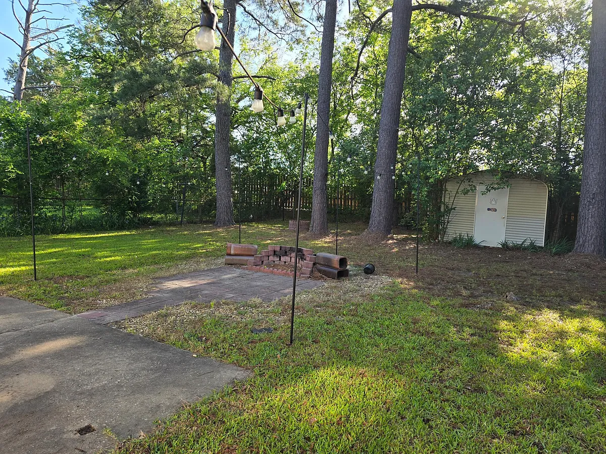 Building Photo - 1109 Cedar Crest Dr