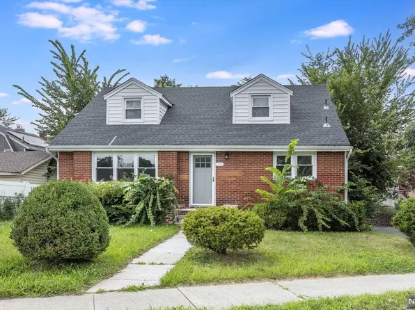 175 Parkway Dr W, East Orange, NJ 07017