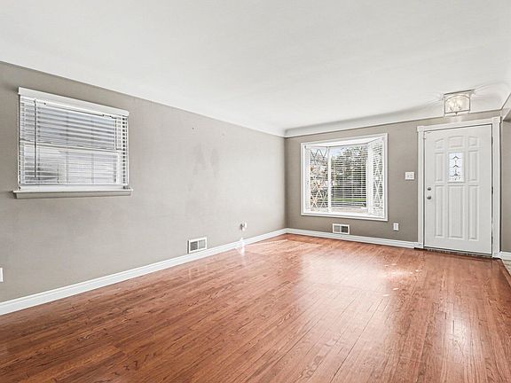 4th image of 32015 Saint Margaret St