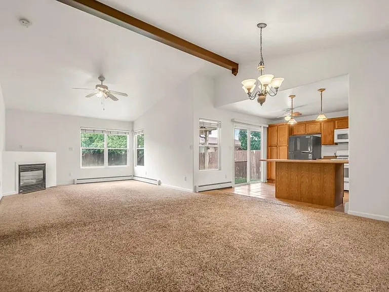 1215 Breeze Dr — Photo 3