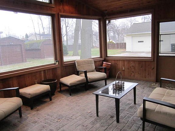 3 season room