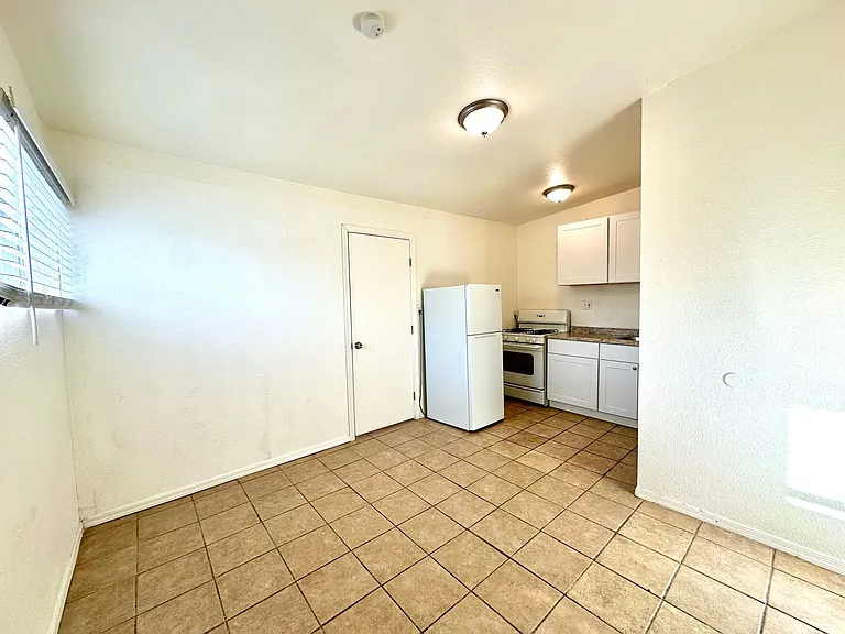 Studios and 1 bedrooms that include all utilities! Off Street Parking and Tile Flooring! — Photo 10