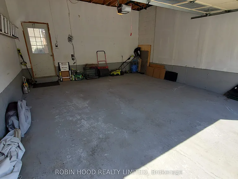 103 Selkirk Dr — Photo 20