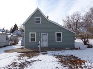 2414 Dunham St, Clinton, IA 52732