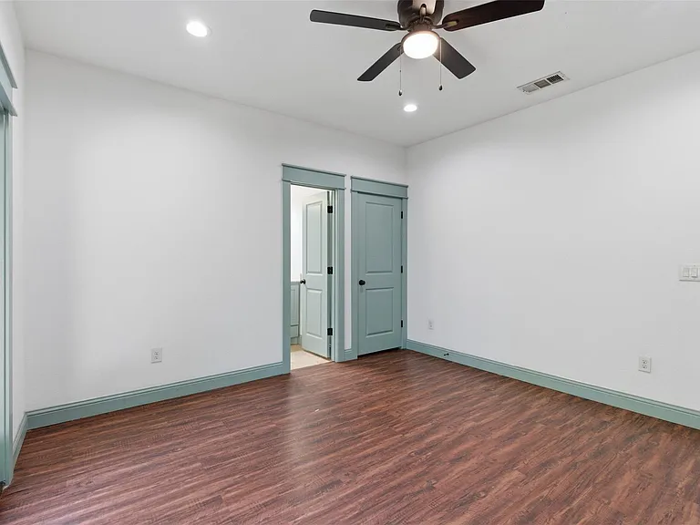 1731 W Elm St — Photo 24