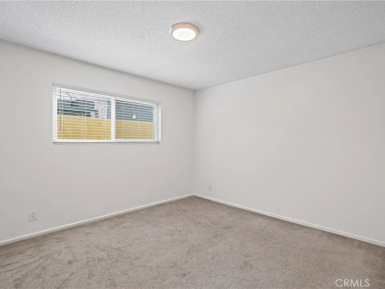 1019 E Walnut Ave — Photo 21