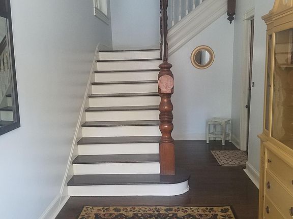 2nd image of 418 Warren Cres APT 4