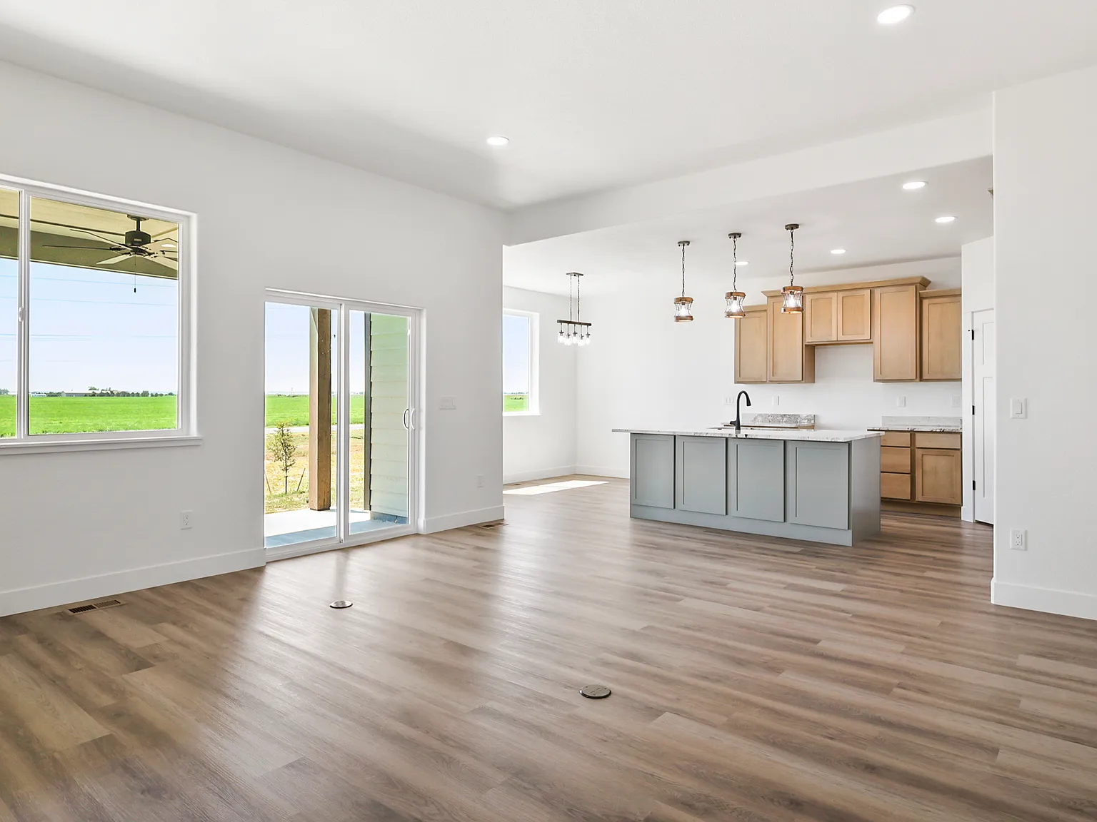 4 bed, 2882 sqft, $2,900 — Photo 2